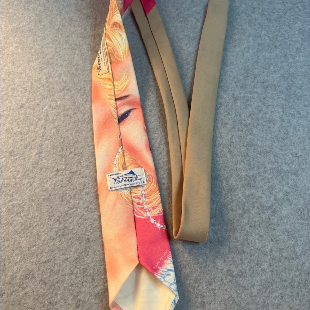Vintage 1991 "PORTRAIT OF
MARILYN" by Ralph Marlin Neck Tie - Picture 4 of 4